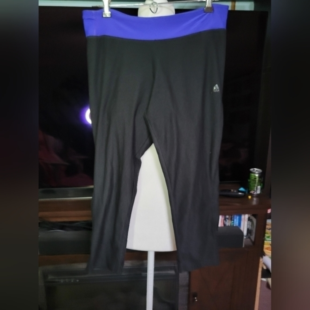 Adidas Size Medium‎ cropped leggings